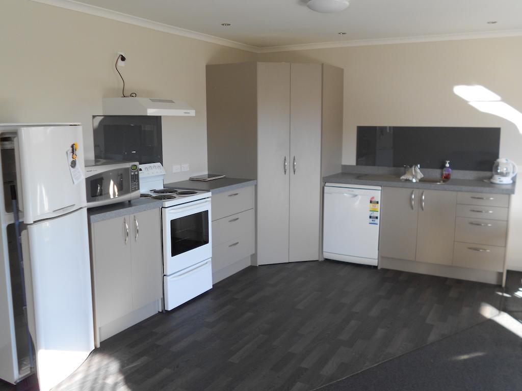 Gavan Family Apartments Cromwell Room photo